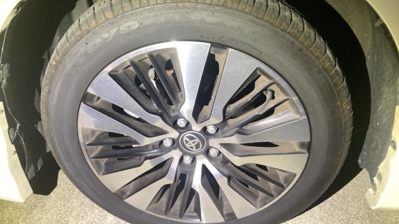 タイヤホイール前