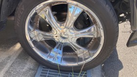 タイヤホイール前