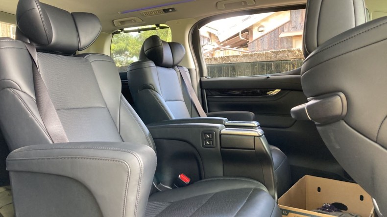 内装後方シート