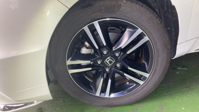 タイヤホイール前