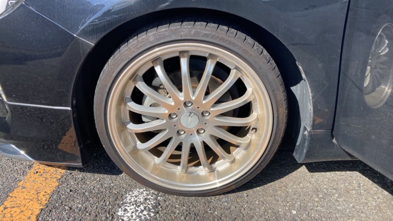 タイヤホイール前