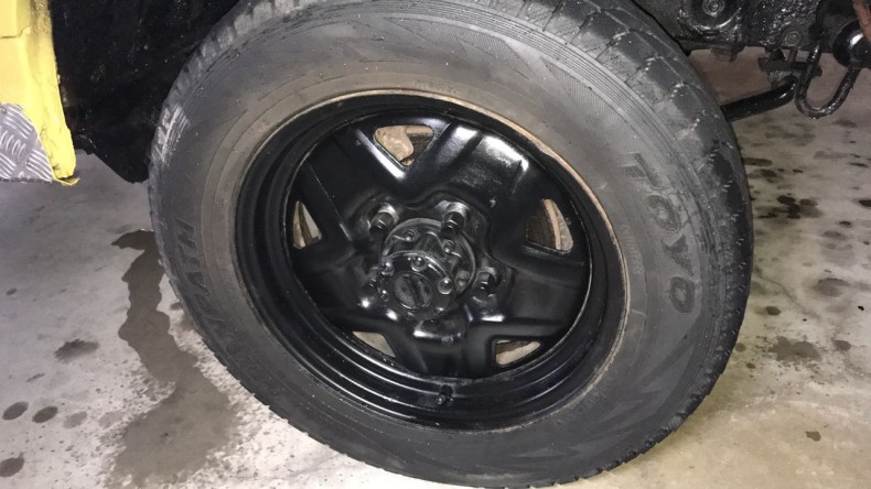 タイヤホイール前
