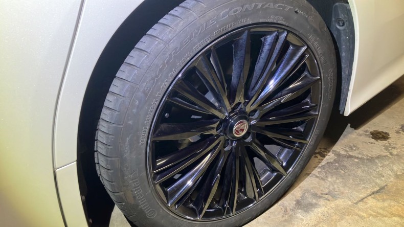 タイヤホイール前