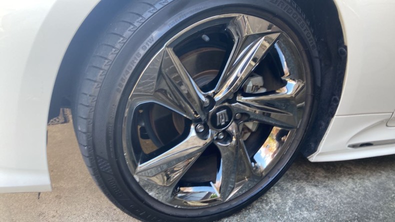 タイヤホイール前