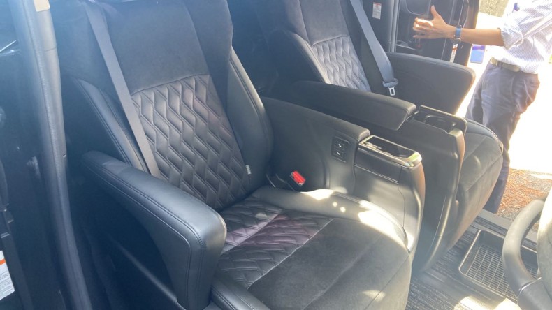 内装後方シート