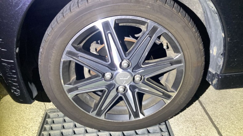 タイヤホイール前