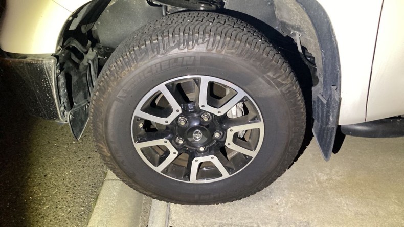 タイヤホイール前