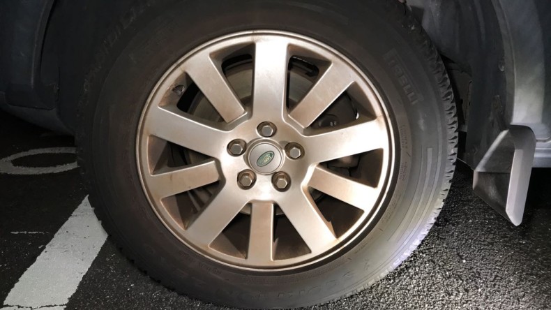 タイヤホイール前