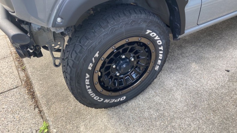 タイヤホイール前