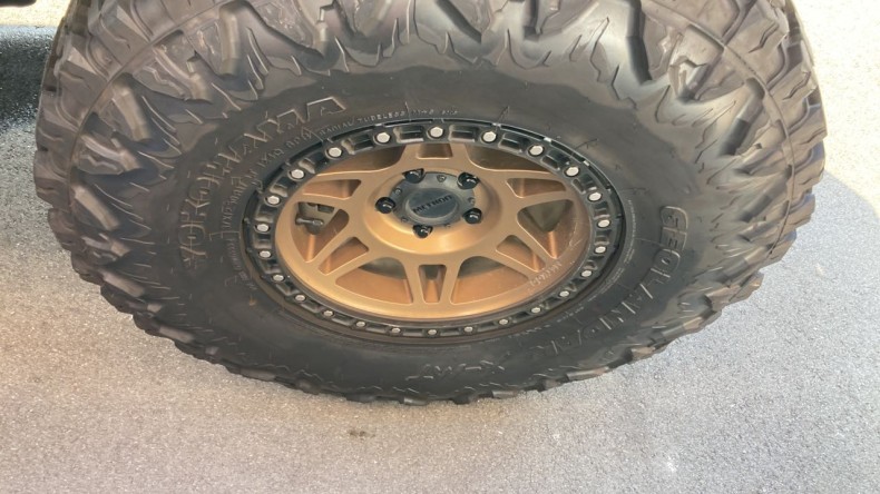 タイヤホイール前