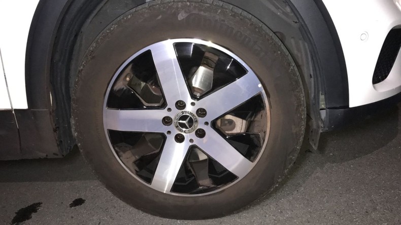 タイヤホイール前