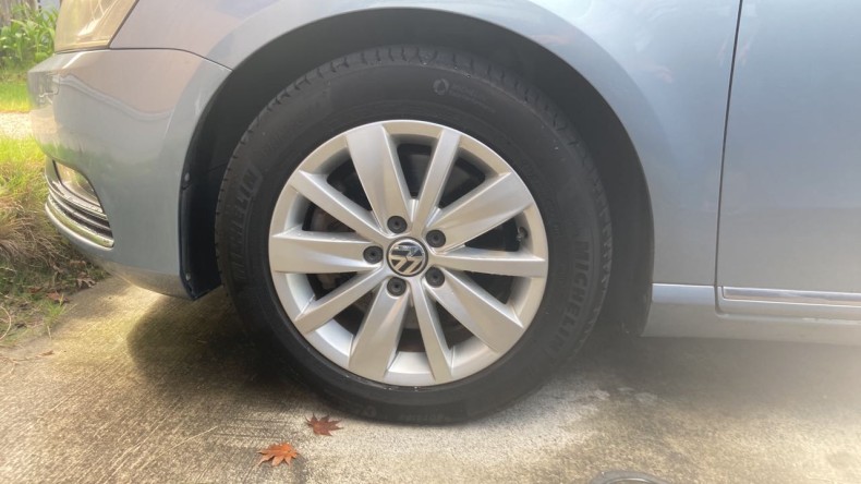 タイヤホイール前