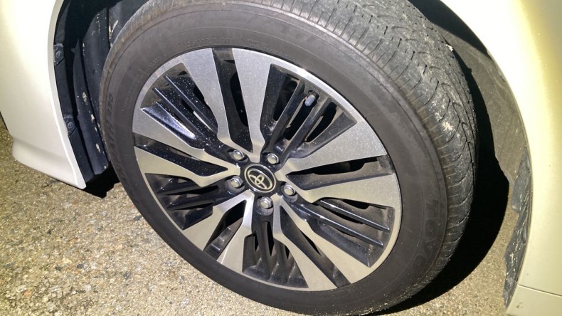 タイヤホイール前