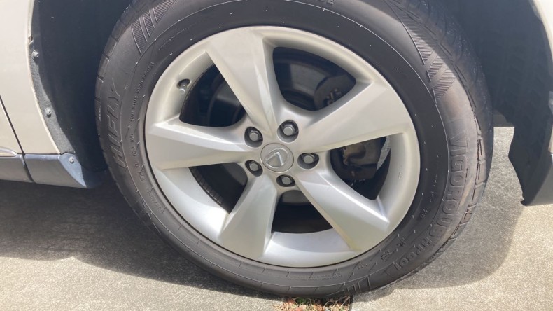 タイヤホイール前