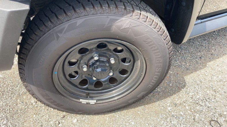 タイヤホイール前