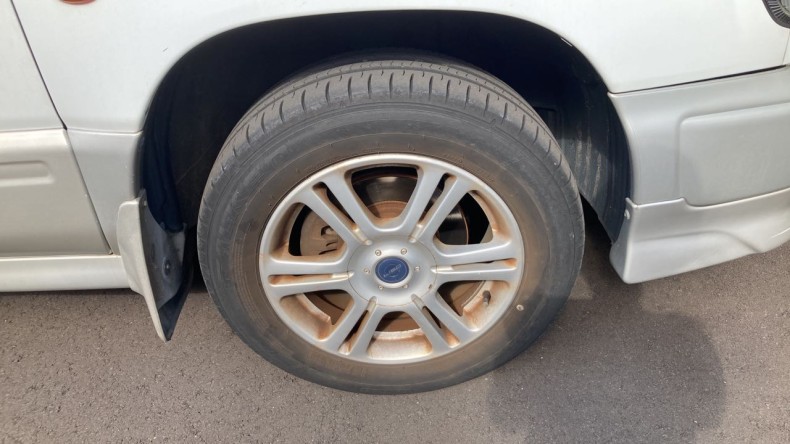 タイヤホイール前