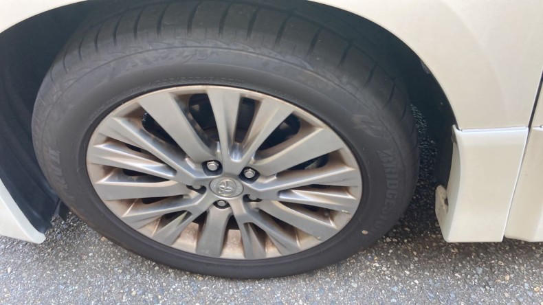 タイヤホイール前