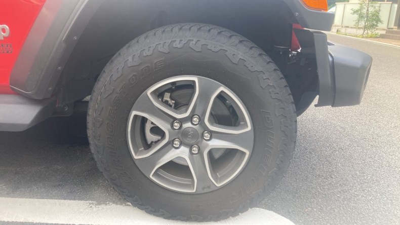 タイヤホイール前