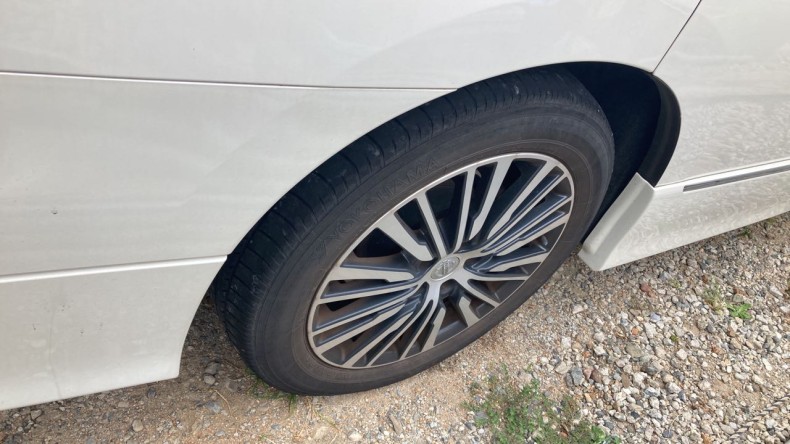 タイヤホイール前