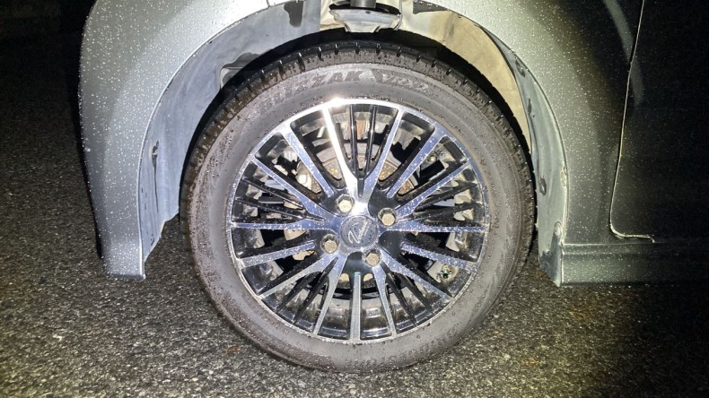 タイヤホイール前