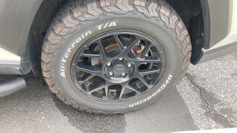 タイヤホイール前