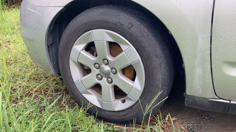 タイヤホイール前