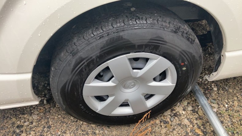 タイヤホイール前