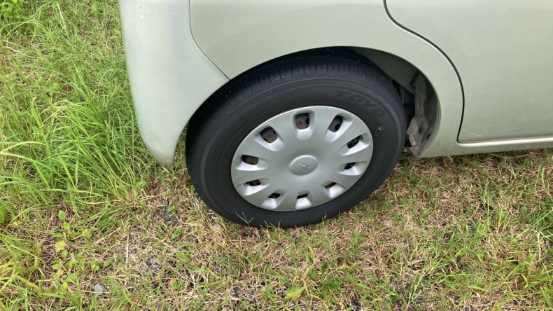 タイヤホイール前