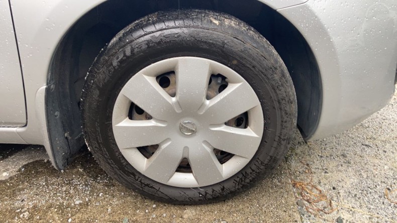 タイヤホイール前