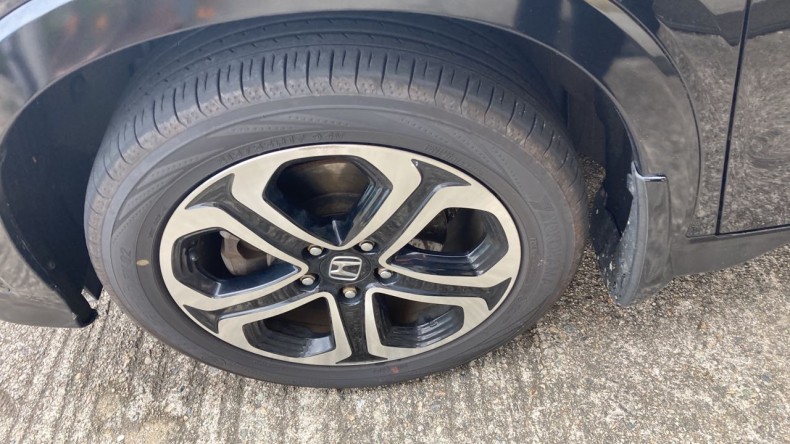 タイヤホイール前