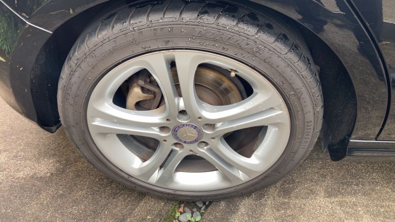 タイヤホイール前