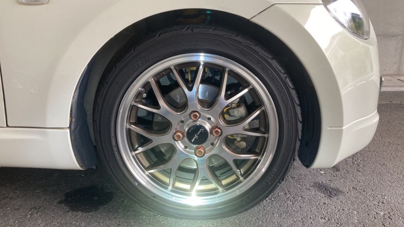 タイヤホイール前