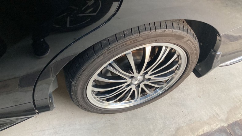 タイヤホイール前