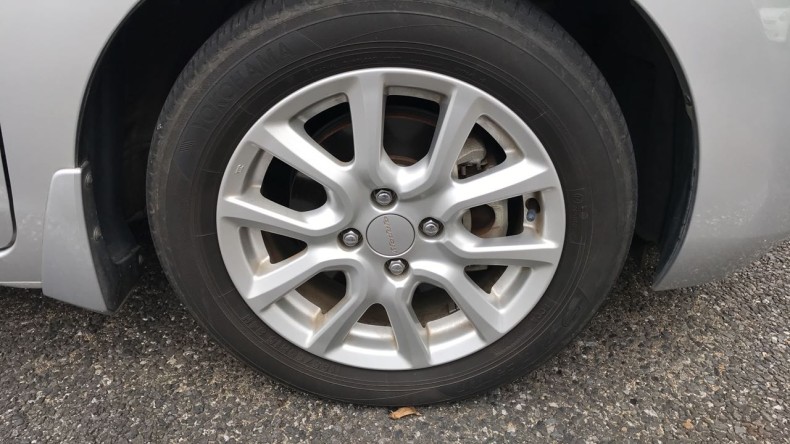 タイヤホイール前