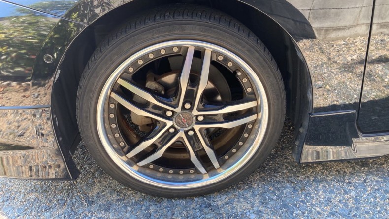 タイヤホイール前