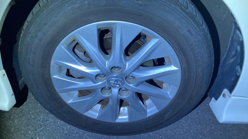 タイヤホイール前