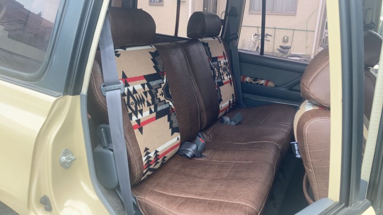 内装後方シート