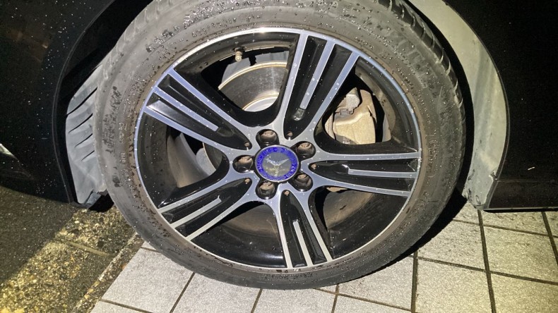 タイヤホイール前