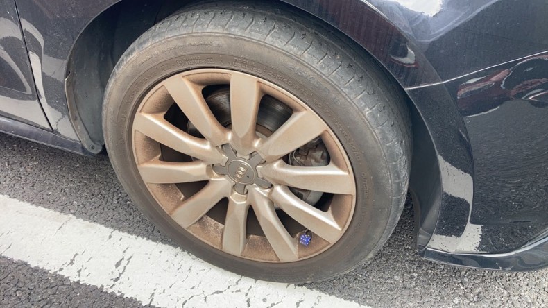 タイヤホイール前