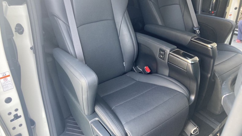 内装後方シート