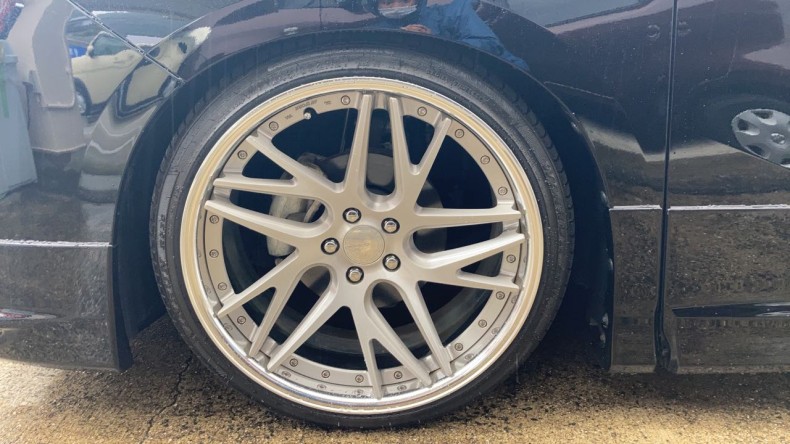 タイヤホイール前