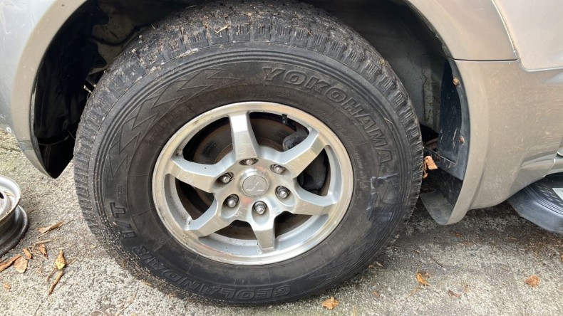 タイヤホイール前