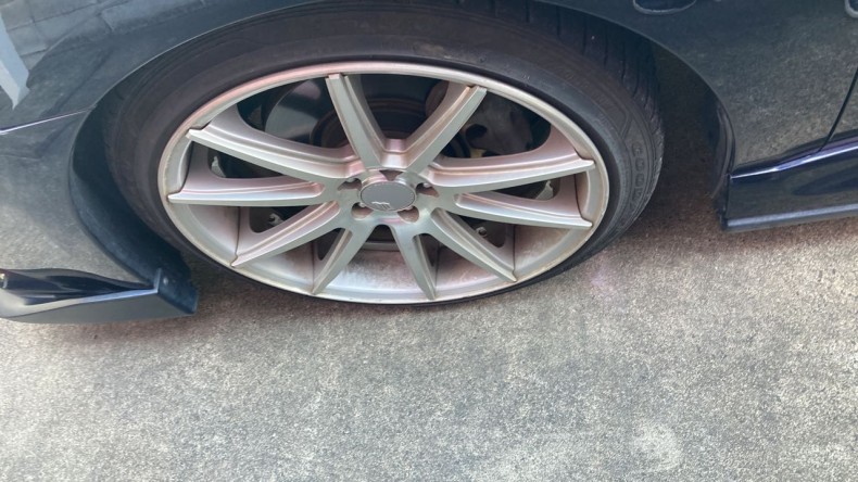 タイヤホイール前