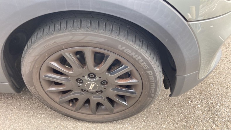 タイヤホイール前