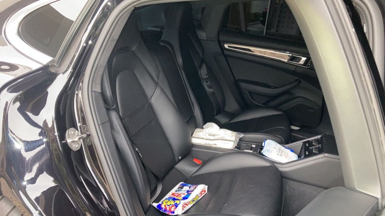 内装後方シート