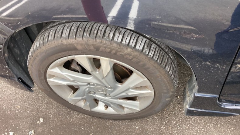 タイヤホイール前