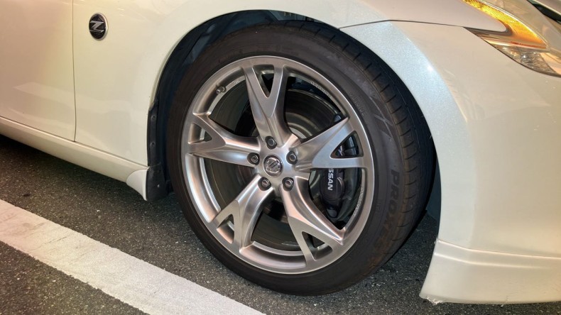 タイヤホイール前