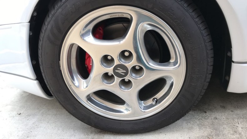 タイヤホイール前