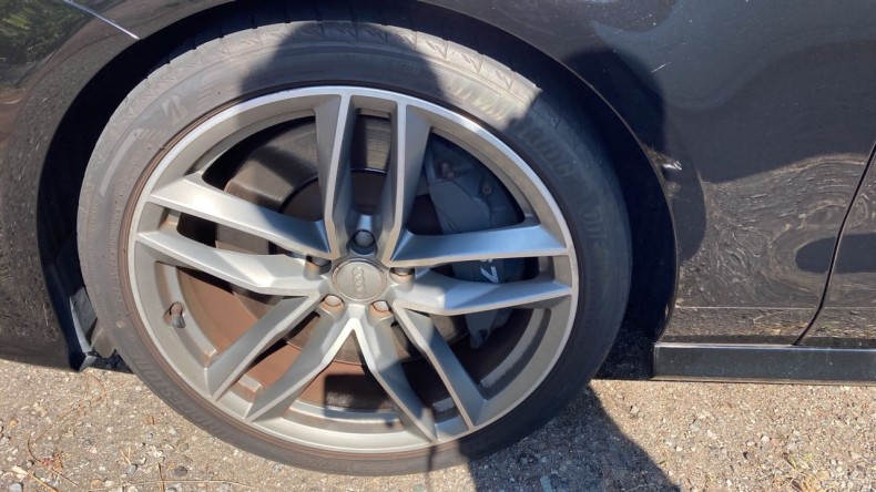 タイヤホイール前