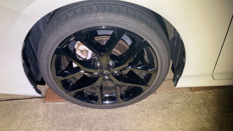 タイヤホイール前